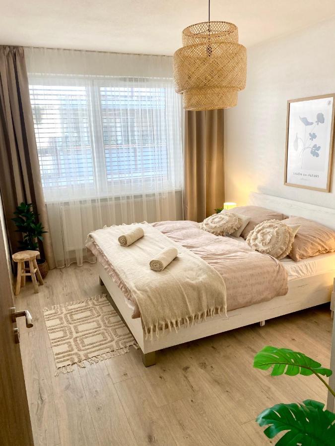 The Elite Suite Downtown A/C & Garage Parking Bratislava Bagian luar foto