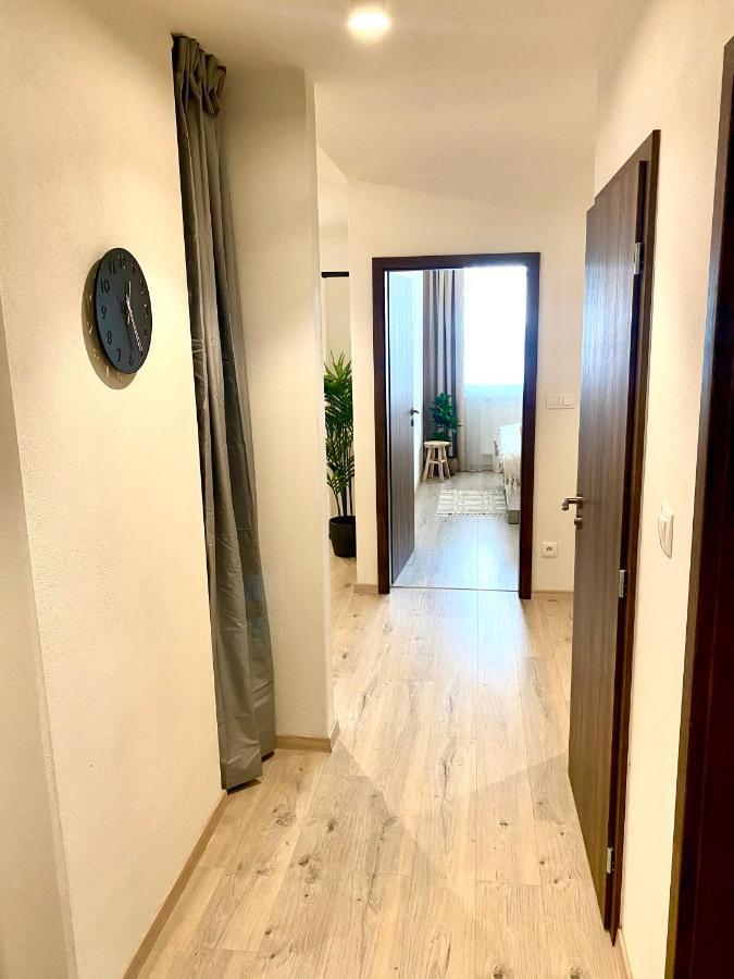 The Elite Suite Downtown A/C & Garage Parking Bratislava Bagian luar foto