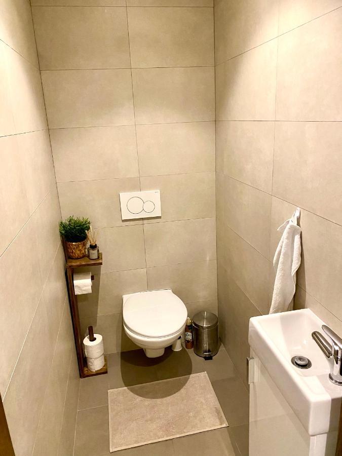 The Elite Suite Downtown A/C & Garage Parking Bratislava Bagian luar foto