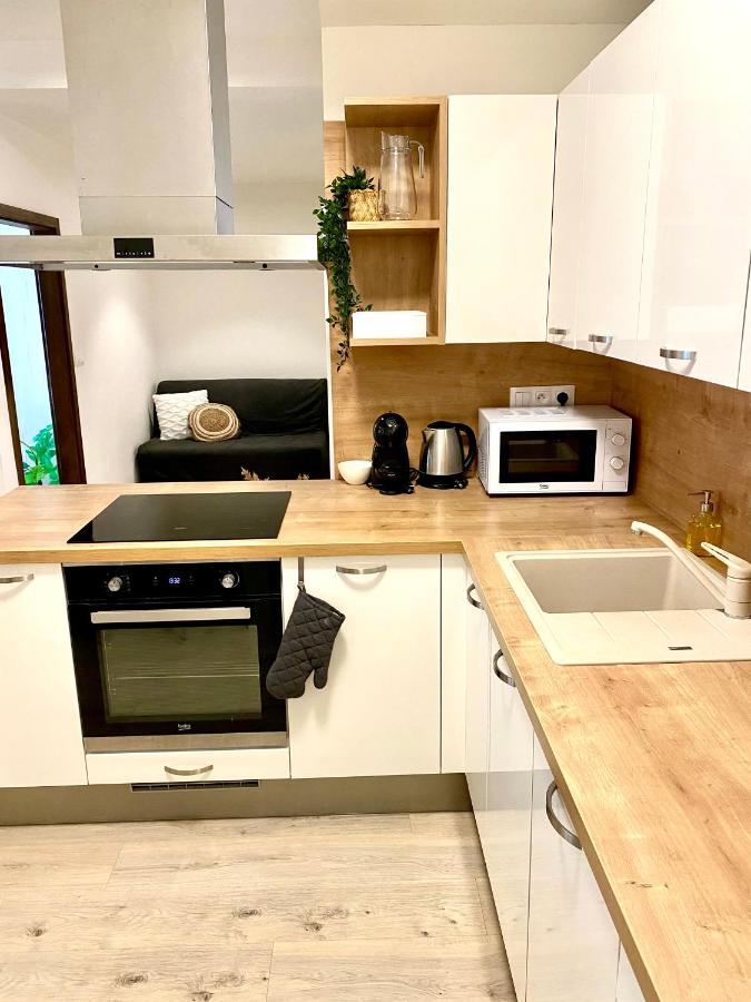 The Elite Suite Downtown A/C & Garage Parking Bratislava Bagian luar foto