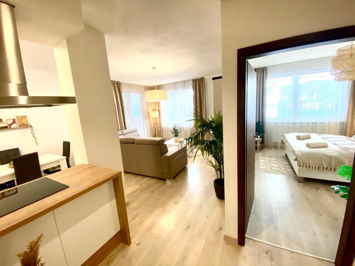 The Elite Suite Downtown A/C & Garage Parking Bratislava Bagian luar foto