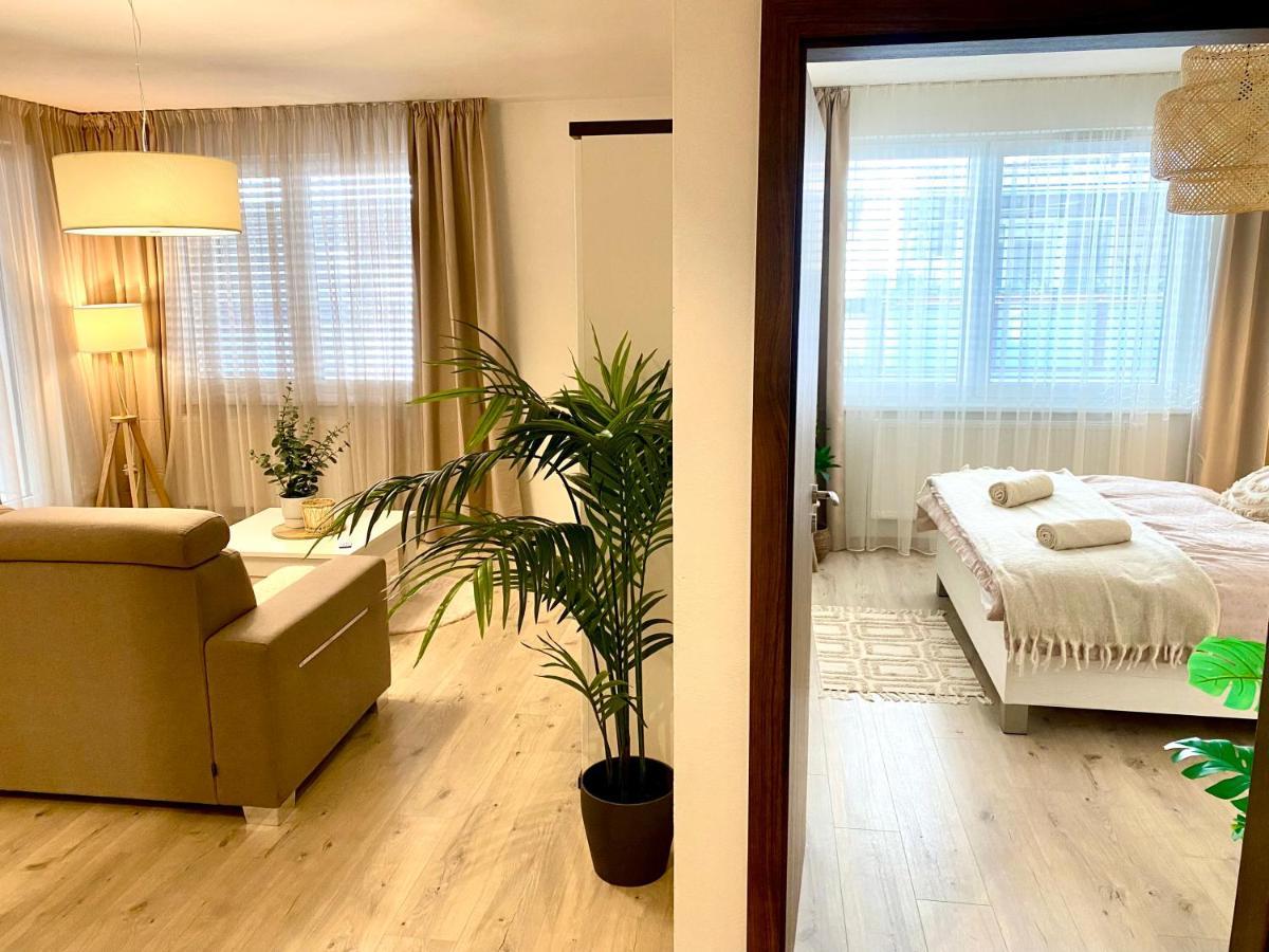 The Elite Suite Downtown A/C & Garage Parking Bratislava Bagian luar foto